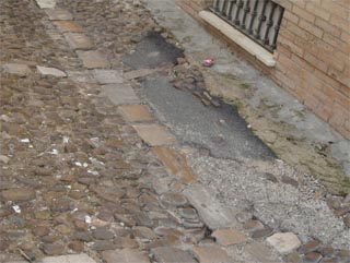 Vecinos de las calles Salto y Cavilla denuncian el mal estado de estas vías