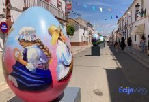 El Domingo de Pascua es el domingo de la Fiesta de los Huevos Pintados en Cañada Rosal Exposición de huevos pintados gigantes