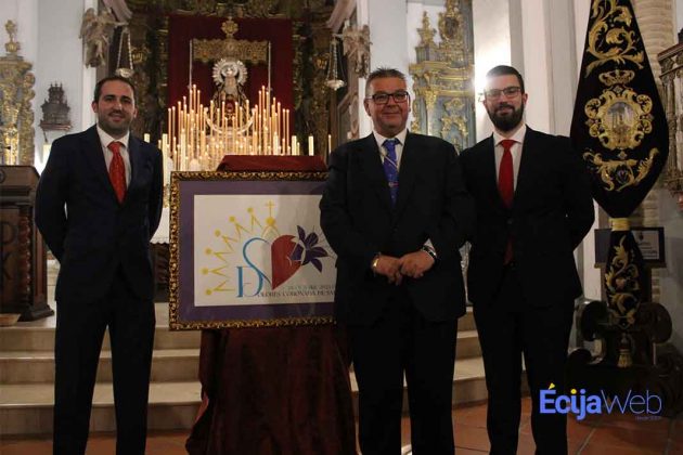 Jos&eacute; Manuel Rodr&iacute;guez y Alfonso Sarabia con el Hermano Mayor