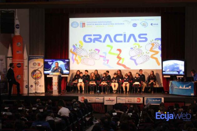 Realizada con &eacute;xito la conexi&oacute;n entre alumnos de &Eacute;cija y la Estaci&oacute;n Espacial Internacional