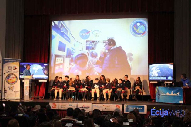 Realizada con &eacute;xito la conexi&oacute;n entre alumnos de &Eacute;cija y la Estaci&oacute;n Espacial Internacional