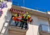 Varios parques de bomberos intervienen en la evacuación de un hombre que sufrió una caída en su domicilio en Écija Bomberos evacuación